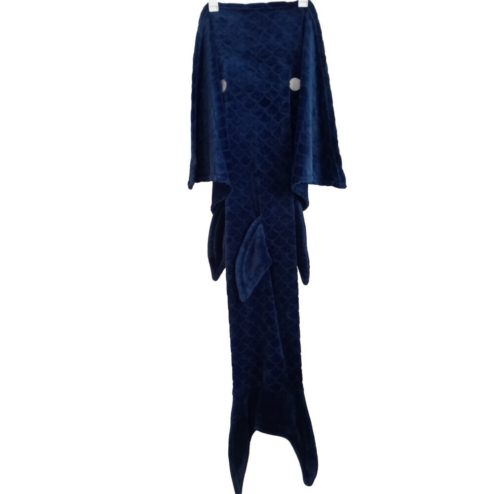 Blue textured shark tale blanket